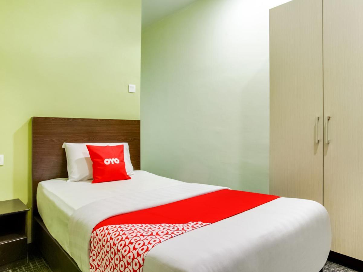 Oyo 89652 P Line Hotel Johor Bahru Zewnętrze zdjęcie